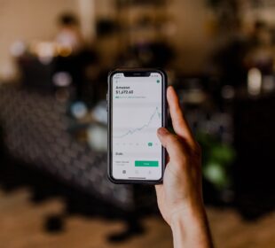 ADSS's Mobile Trading App: Features and User Experience 6