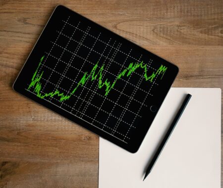 How ADSS Stands Out in the UAE: A Review of Trading Tools and Features 1
